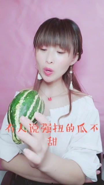 娱乐吃瓜酱牵手是真的吗,真相揭秘