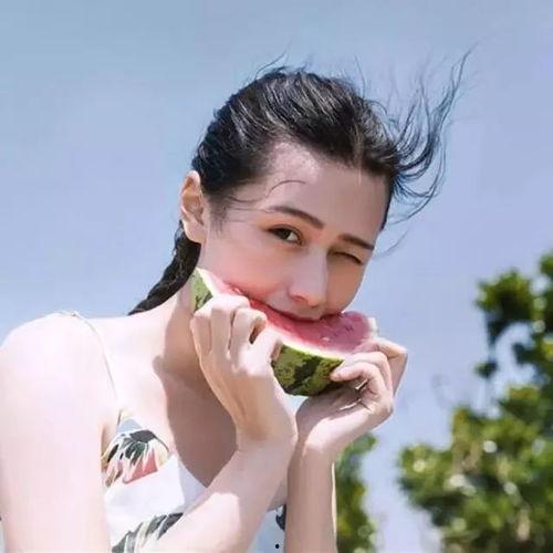 娱乐吃瓜的头像女生